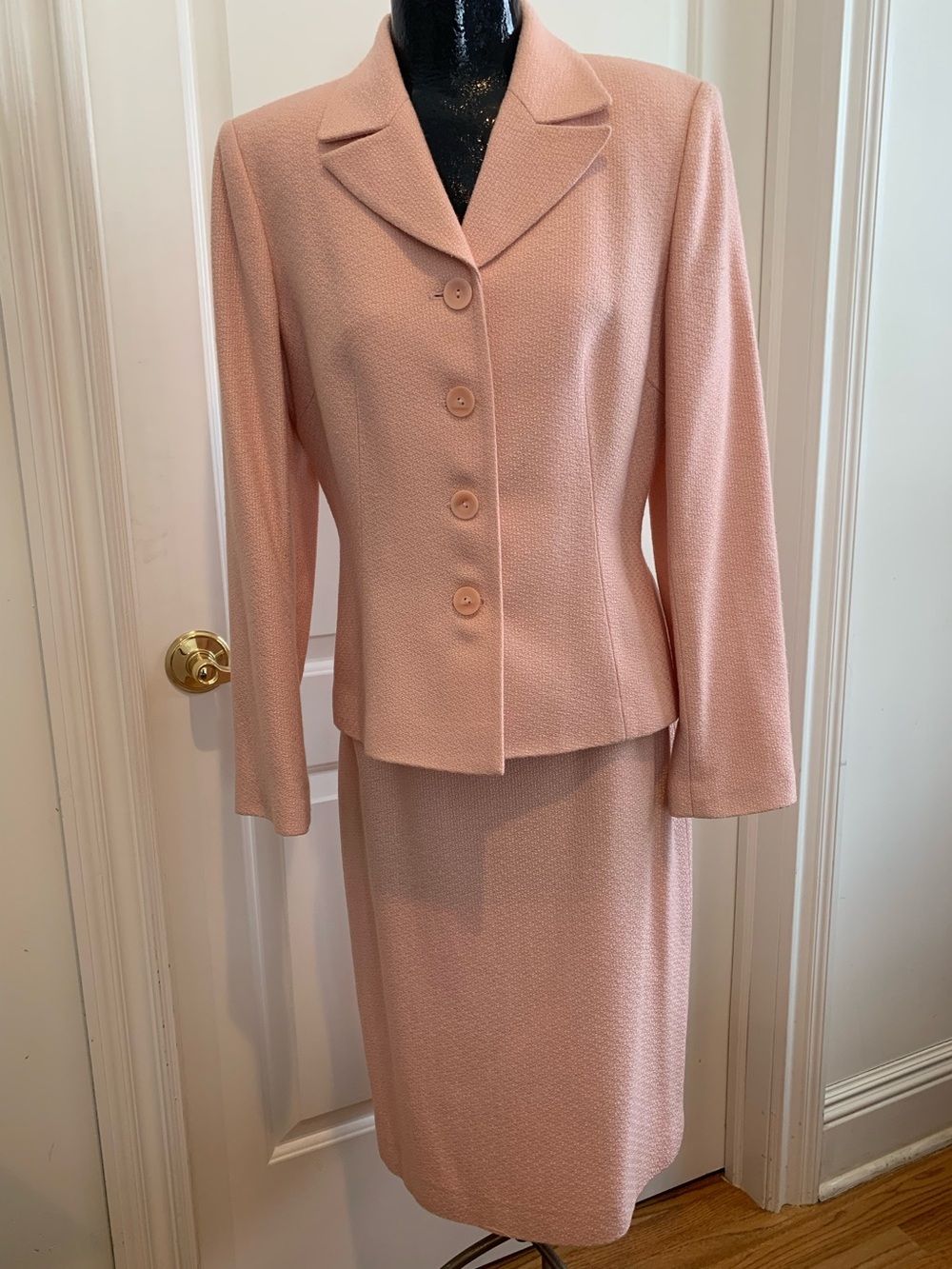 Tahari Classic Women's Two-Piece Pink Skirt Suit.